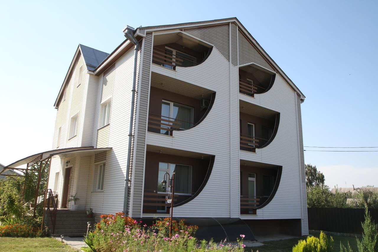 Uyut Hotel Chernihiv Exterior photo