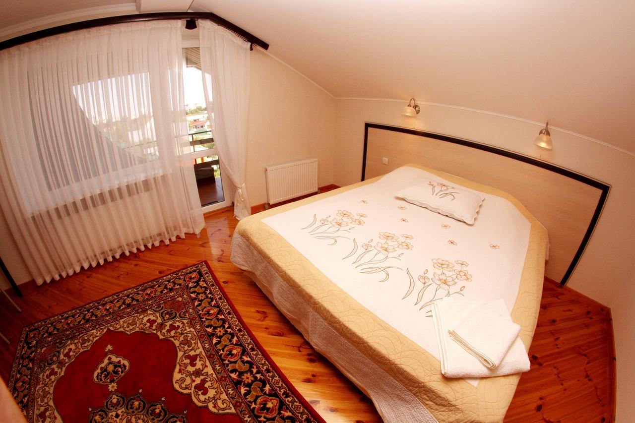 Uyut Hotel Chernihiv Exterior photo