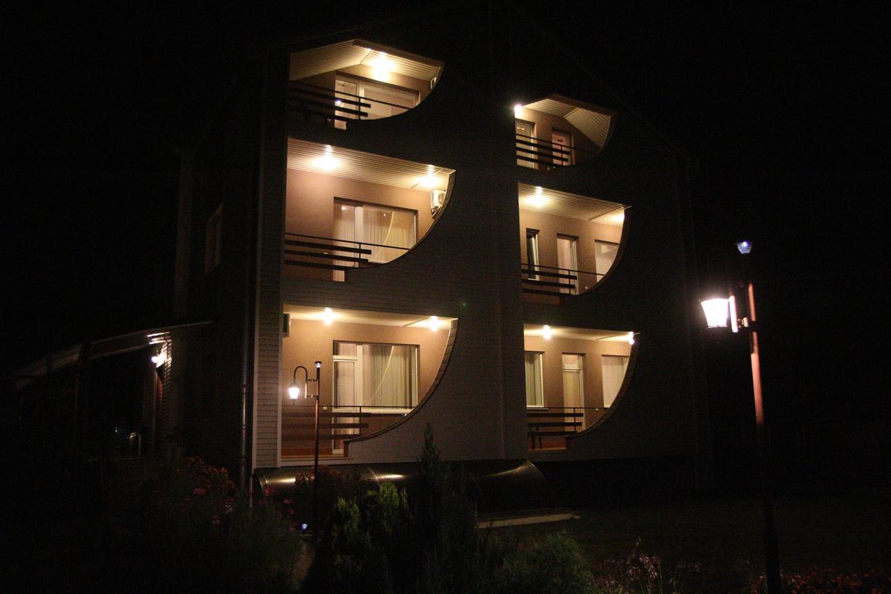 Uyut Hotel Chernihiv Exterior photo