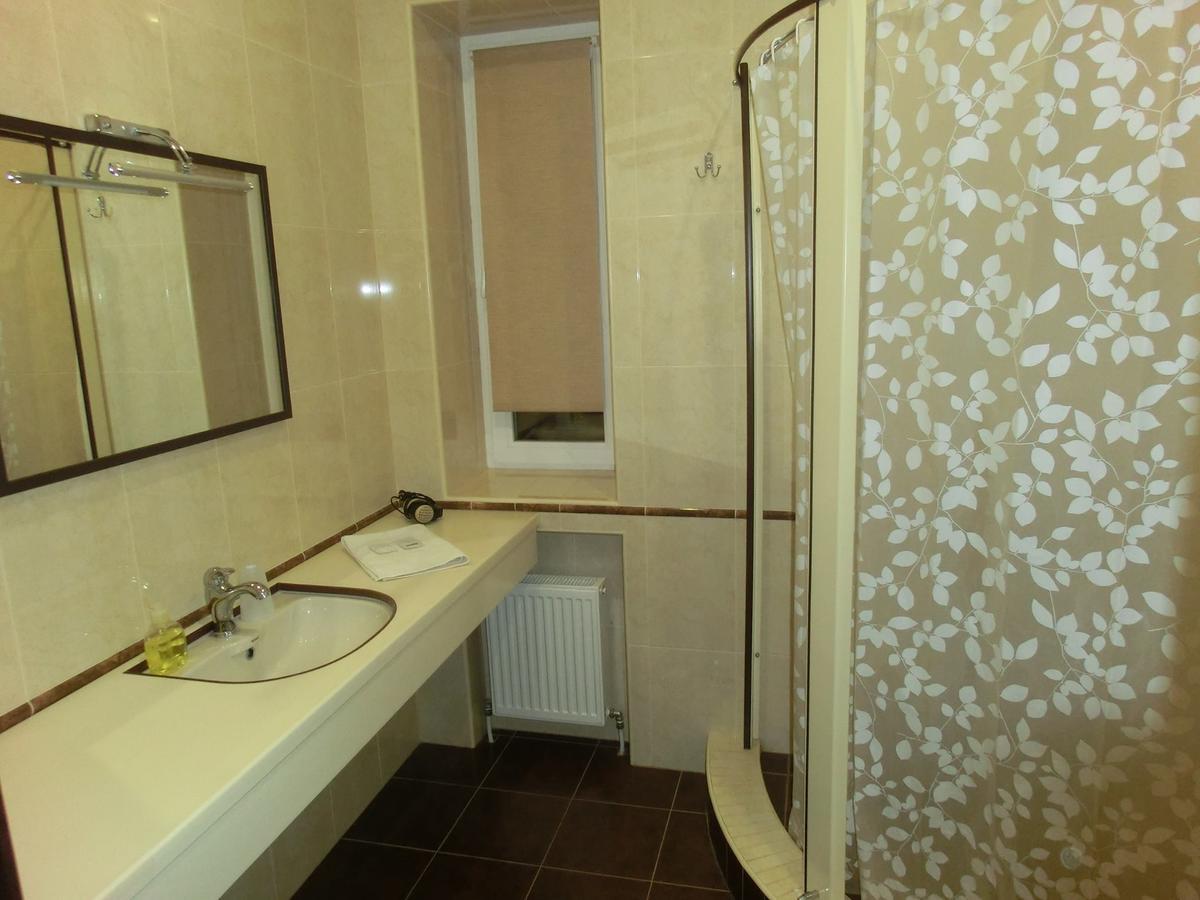 Uyut Hotel Chernihiv Exterior photo