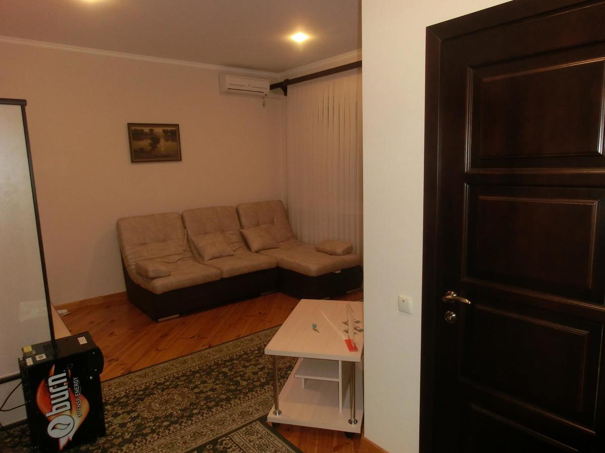 Uyut Hotel Chernihiv Exterior photo