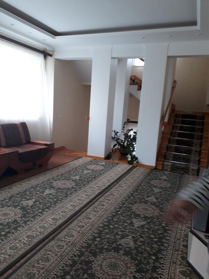 Uyut Hotel Chernihiv Exterior photo