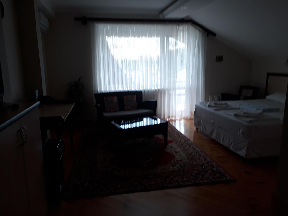 Uyut Hotel Chernihiv Exterior photo